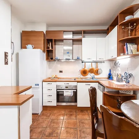 We Blloku 2br Appartement Tirana